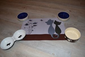 Näpfe.JPG Näpfe.JPG