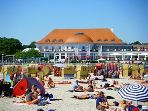 Spielbank_Travemunde_Casino_mit_Strandleben_an_der_Ostsee02.jpg