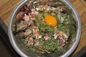 Rind, Sardine, Feldsalat, Joghurt, Kresse, Schnittlauch, Petersilie, Kohlrabi, rote Beete, Karot.JPG Rind, Sardine, Feldsalat, Joghurt, Kresse, Schnittlauch, Petersilie, Kohlrabi, rote Beete, Karot.JPG