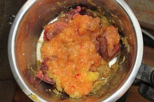 Rind (Muskelfleisch, hauptsächlich Zunge) mit Obst (Birne, Mango, Erbeere) und Kokosraspeln.JPG