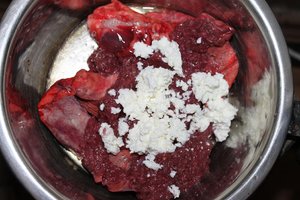 Lunge mit Obst (Beerenmix (Cranberry, Himbeere, Heidelbeere), Banane, Zitrone, Apfel), Kokosrasp.JPG