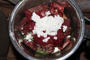 Muskelfleisch (Rind) mit Obst (Beerenmix (Cranberry, Himbeere, Heidelbeere), Banane, Zitrone, Ap.JPG