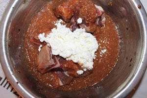 Muskelfleisch (Rind) mit Obst (Pflaume, Aprikose, Banane, Apfel, Zitrone), Kokosraspeln und H.JPG