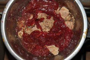 Thunfisch mit Obst (Beerenmix, Apfel, Zitrone, Mirabelle, Pfirsich, Mandarine) und Kokosraspeln.JPG